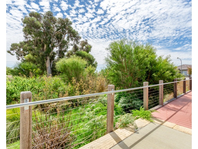 6 Sachem Bend, Piara Waters WA 6112