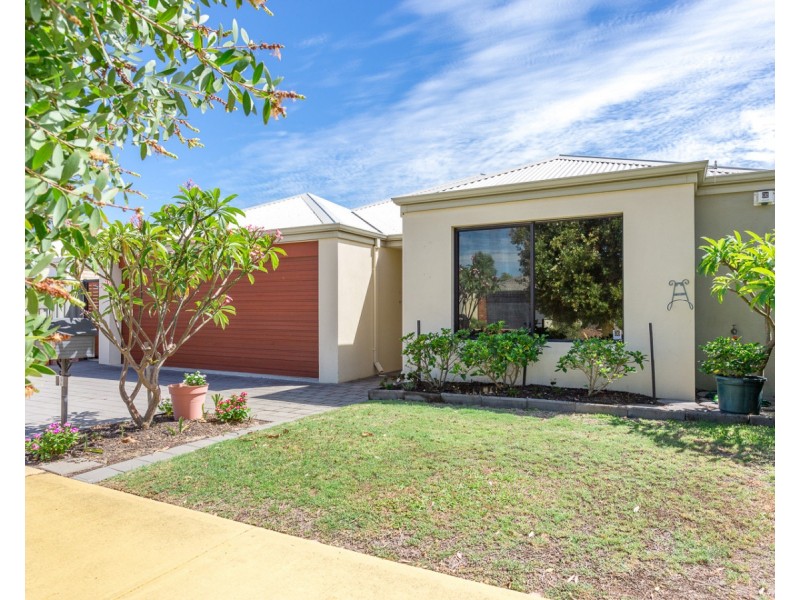 6 Sachem Bend, Piara Waters WA 6112