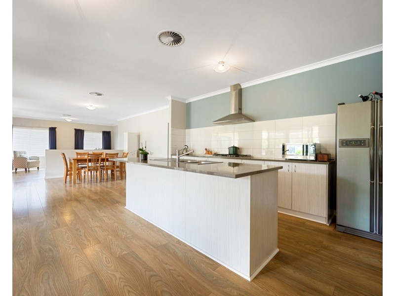 27 Arania Place, Bedfordale WA 6112