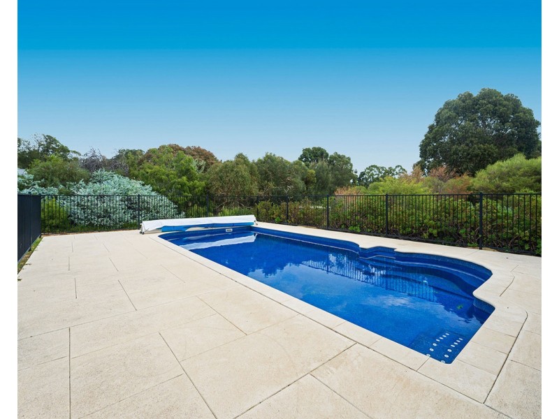 27 Arania Place, Bedfordale WA 6112