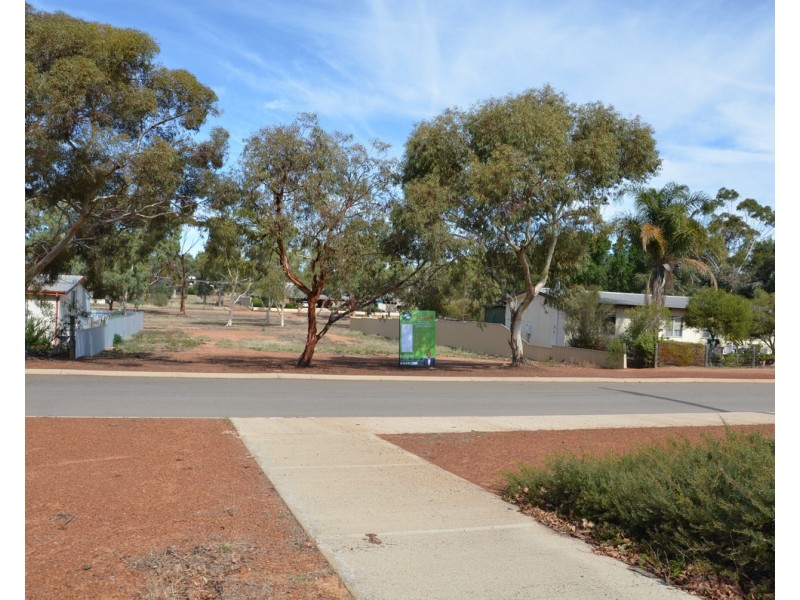 16 Parker Street, Quairading WA 6383
