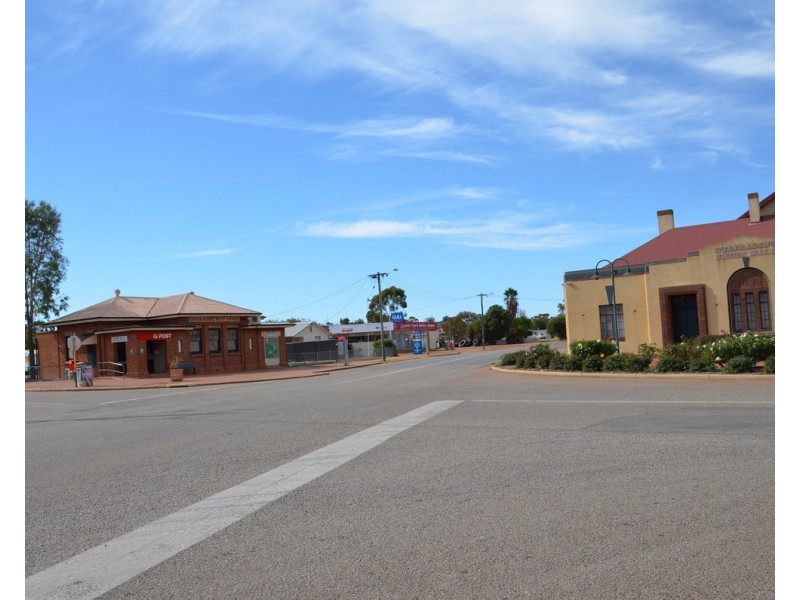 16 Parker Street, Quairading WA 6383