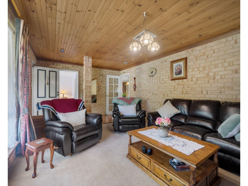 11 Harrison Road, Mount Richon WA 6112