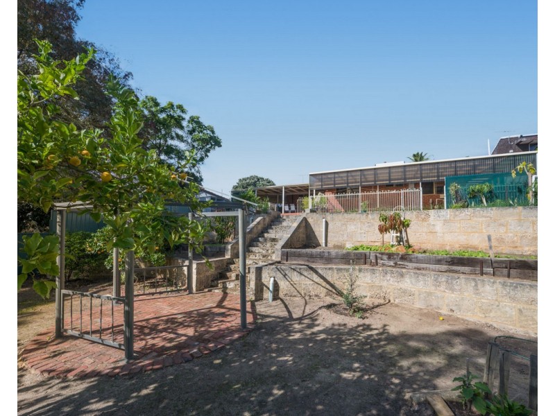 11 Harrison Road, Mount Richon WA 6112