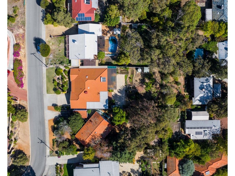 11 Harrison Road, Mount Richon WA 6112