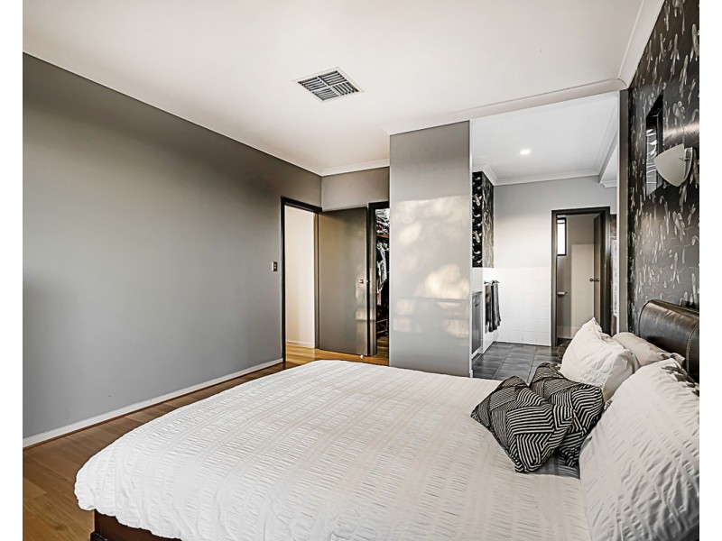 59 Bromfield Drive, Kelmscott WA 6111