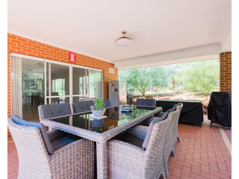 1 Costata Cove, Roleystone WA 6111