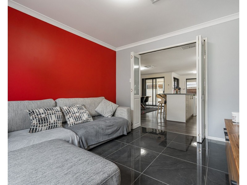 15 Milano Loop, Seville Grove WA 6112