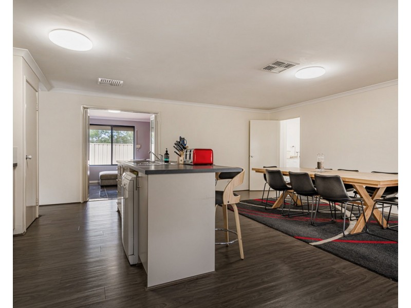 15 Milano Loop, Seville Grove WA 6112