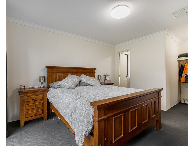 15 Milano Loop, Seville Grove WA 6112