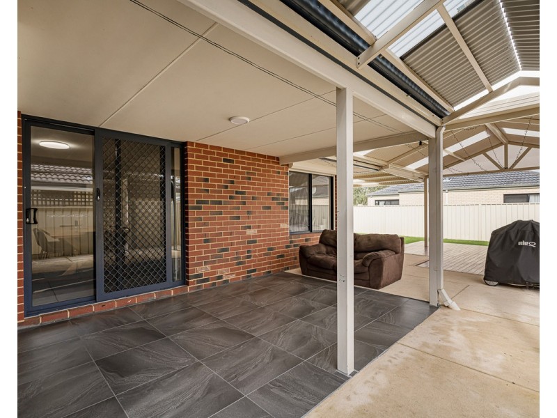 15 Milano Loop, Seville Grove WA 6112