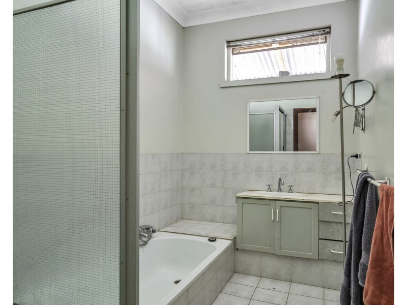 24 Nelson Street, Bedfordale WA 6112