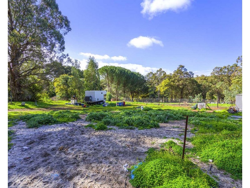 24 Nelson Street, Bedfordale WA 6112