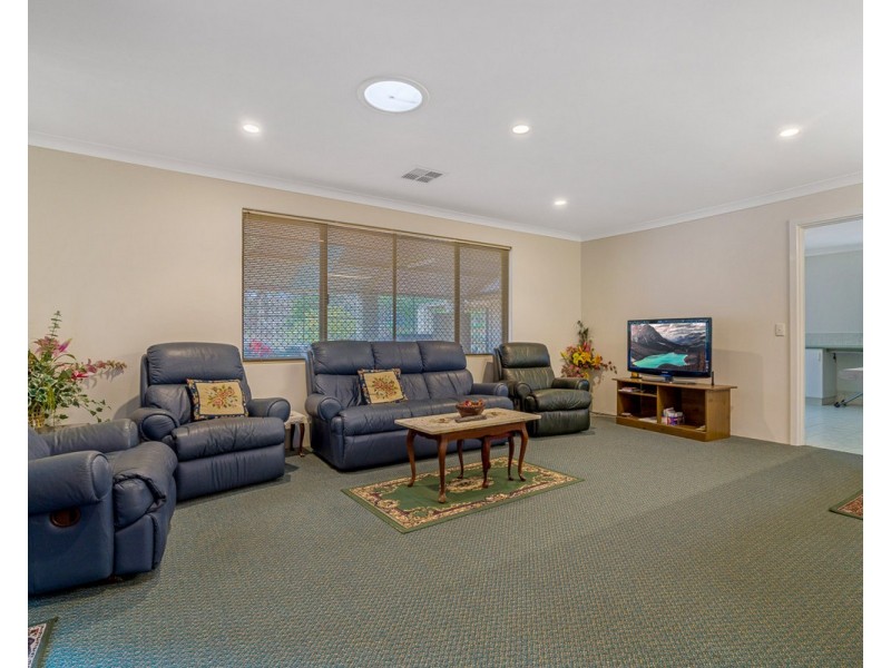 7 Blissett Drive, Bedfordale WA 6112