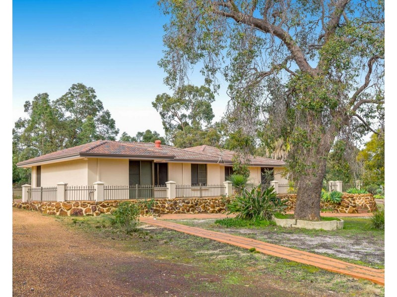 7 Blissett Drive, Bedfordale WA 6112