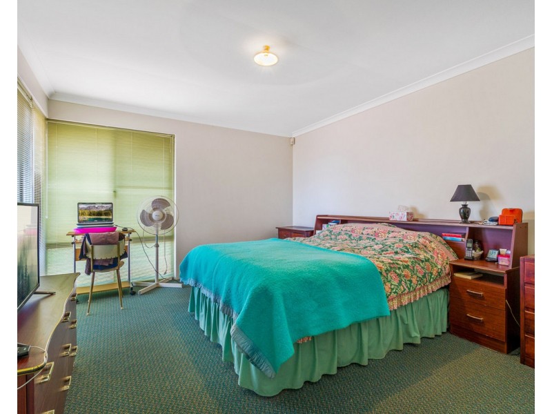 7 Blissett Drive, Bedfordale WA 6112