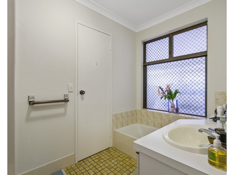 7 Blissett Drive, Bedfordale WA 6112