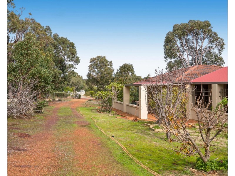 7 Blissett Drive, Bedfordale WA 6112