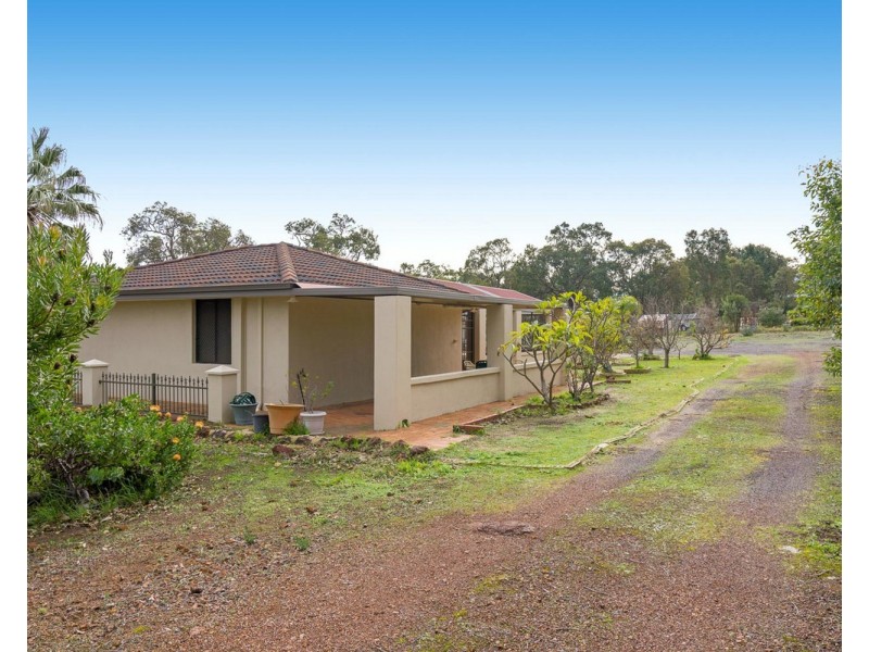 7 Blissett Drive, Bedfordale WA 6112