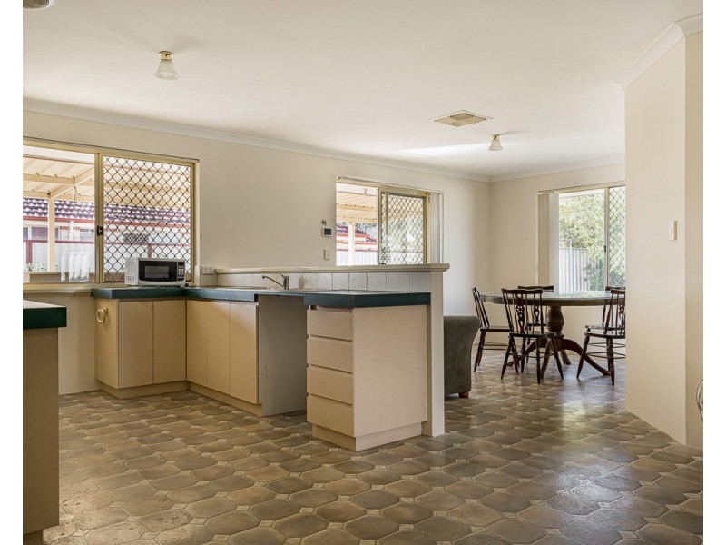 52 Clifton Street, Kelmscott WA 6111