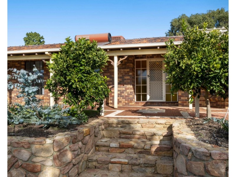 37 Onyx Road, Mount Richon WA 6112