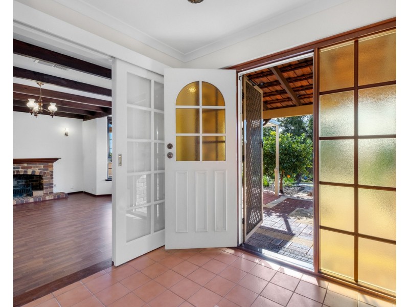 37 Onyx Road, Mount Richon WA 6112