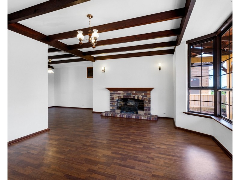 37 Onyx Road, Mount Richon WA 6112