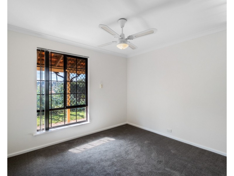 37 Onyx Road, Mount Richon WA 6112