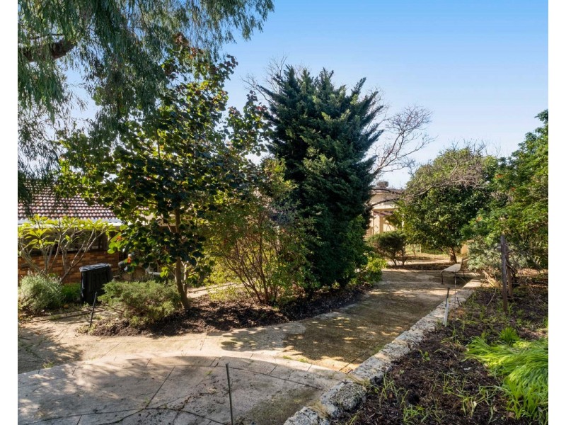 37 Onyx Road, Mount Richon WA 6112