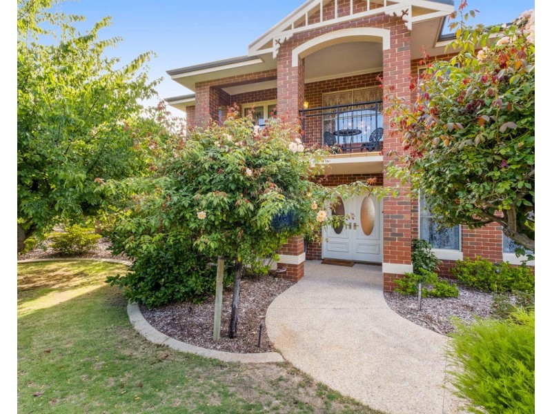 2 Waters Place, Bedfordale WA 6112