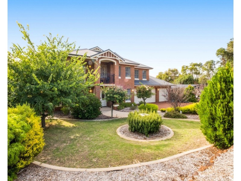 2 Waters Place, Bedfordale WA 6112