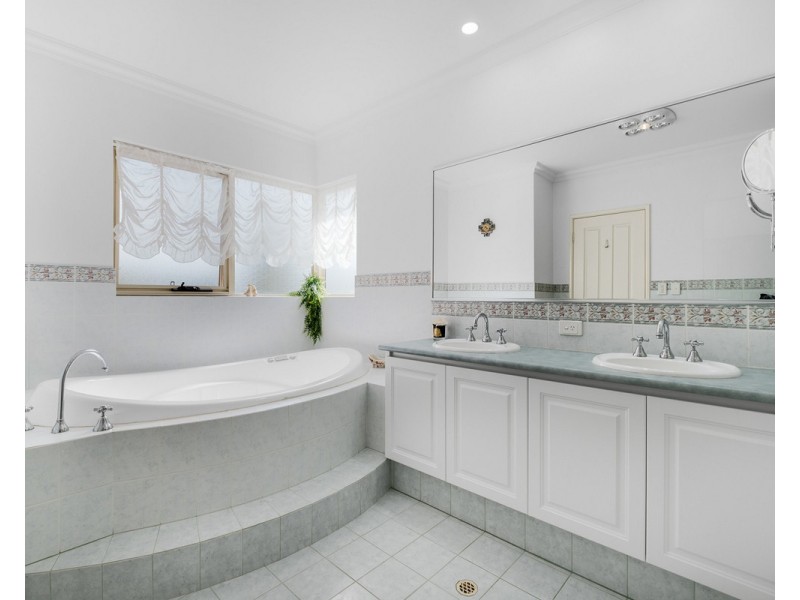 2 Waters Place, Bedfordale WA 6112