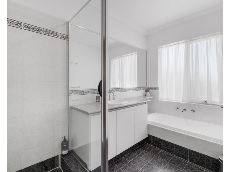 2 Waters Place, Bedfordale WA 6112