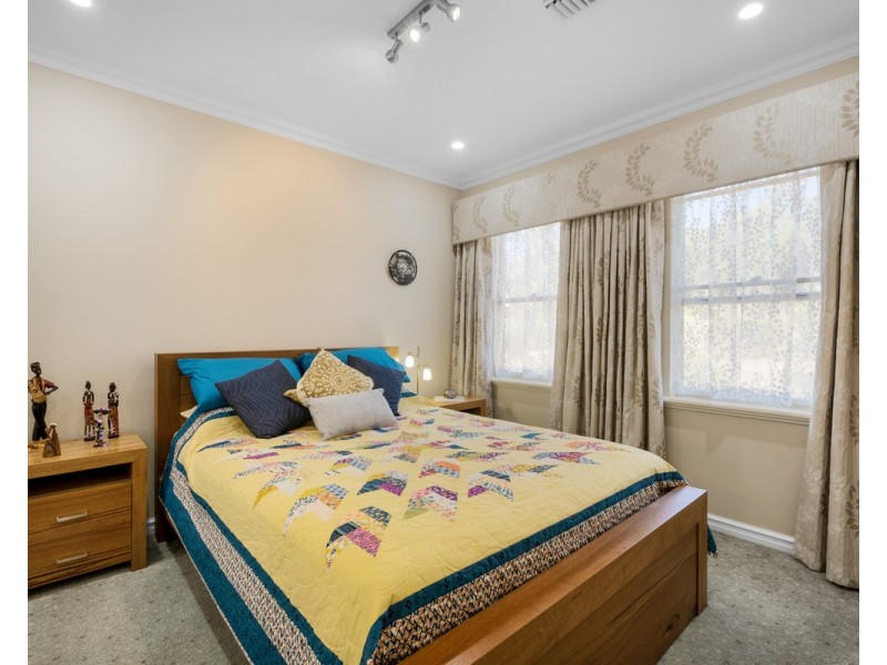 2 Waters Place, Bedfordale WA 6112