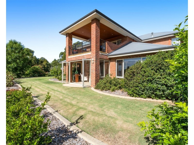 2 Waters Place, Bedfordale WA 6112