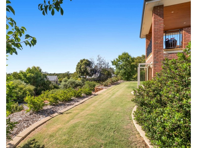 2 Waters Place, Bedfordale WA 6112