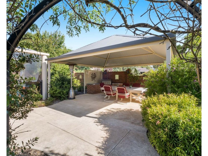 2 Waters Place, Bedfordale WA 6112