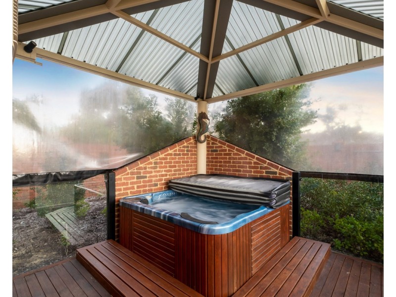 2 Waters Place, Bedfordale WA 6112