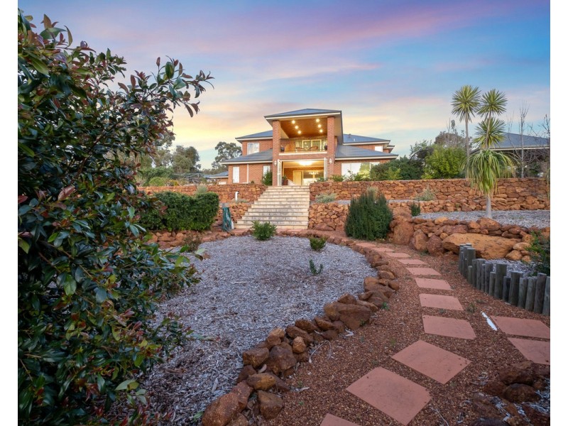 2 Waters Place, Bedfordale WA 6112