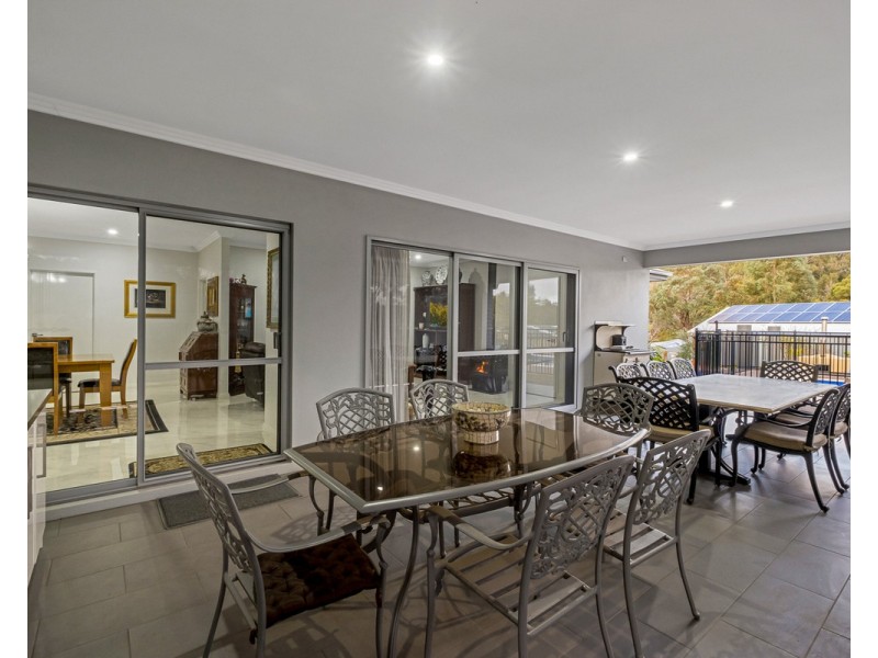 18 Maclean Street, Roleystone WA 6111