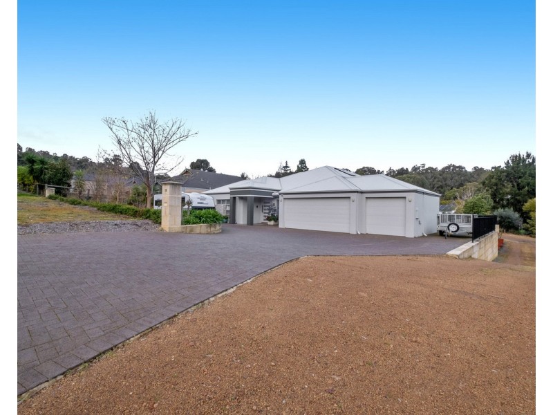 18 Maclean Street, Roleystone WA 6111