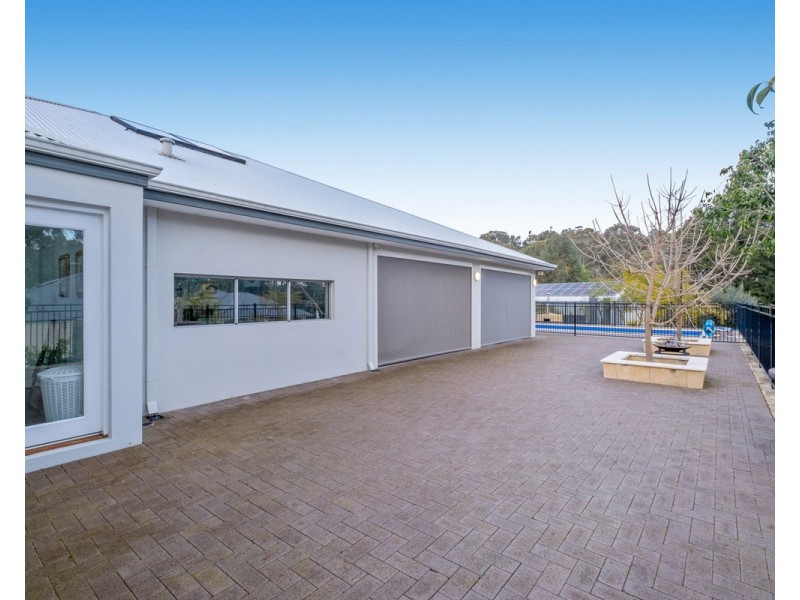 18 Maclean Street, Roleystone WA 6111