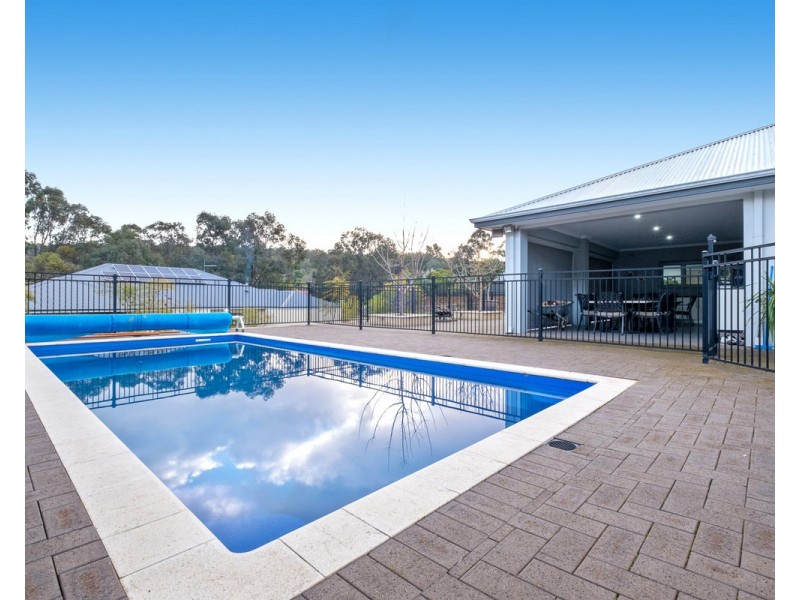 18 Maclean Street, Roleystone WA 6111