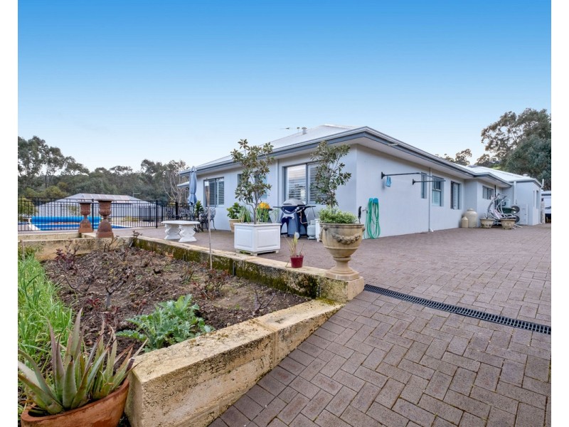18 Maclean Street, Roleystone WA 6111