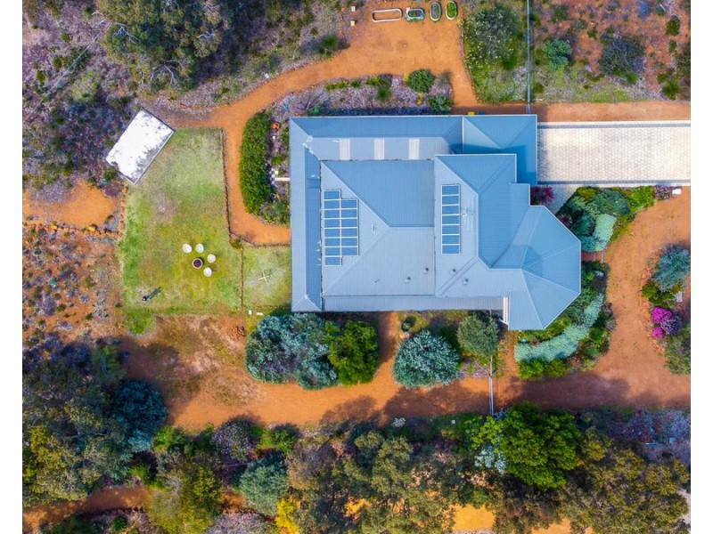 10 Ryniker Road, Bedfordale WA 6112