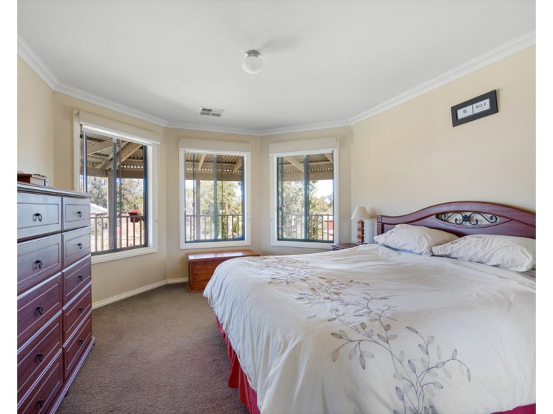 10 Ryniker Road, Bedfordale WA 6112