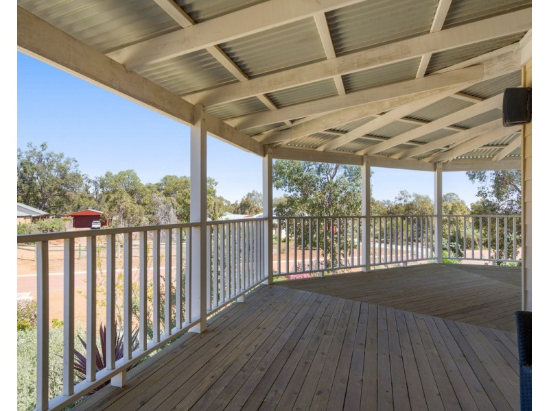 10 Ryniker Road, Bedfordale WA 6112