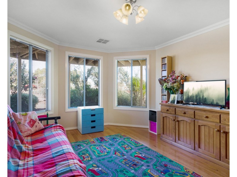 10 Ryniker Road, Bedfordale WA 6112