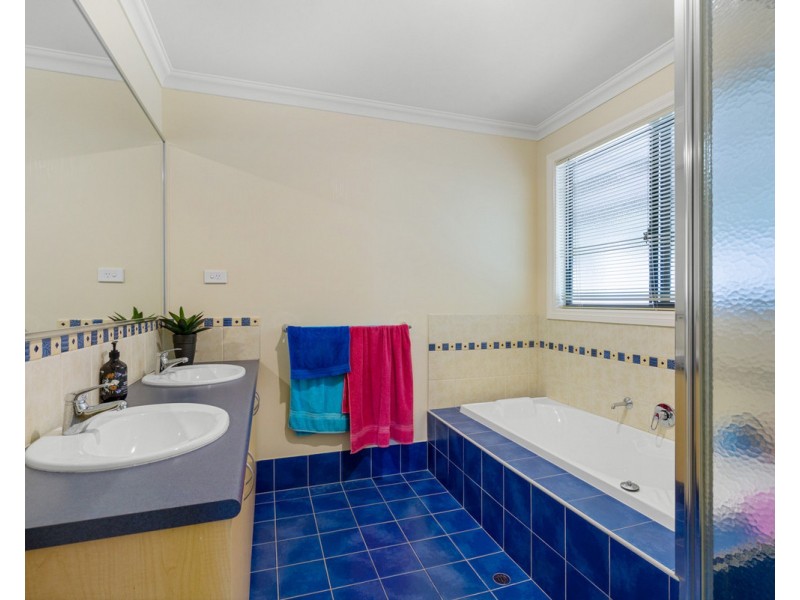 10 Ryniker Road, Bedfordale WA 6112