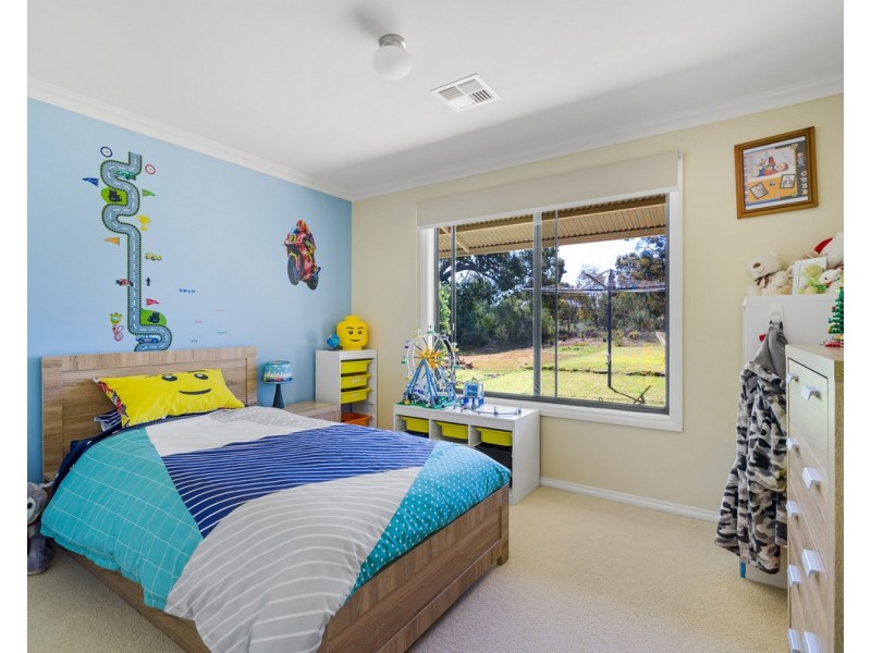 10 Ryniker Road, Bedfordale WA 6112